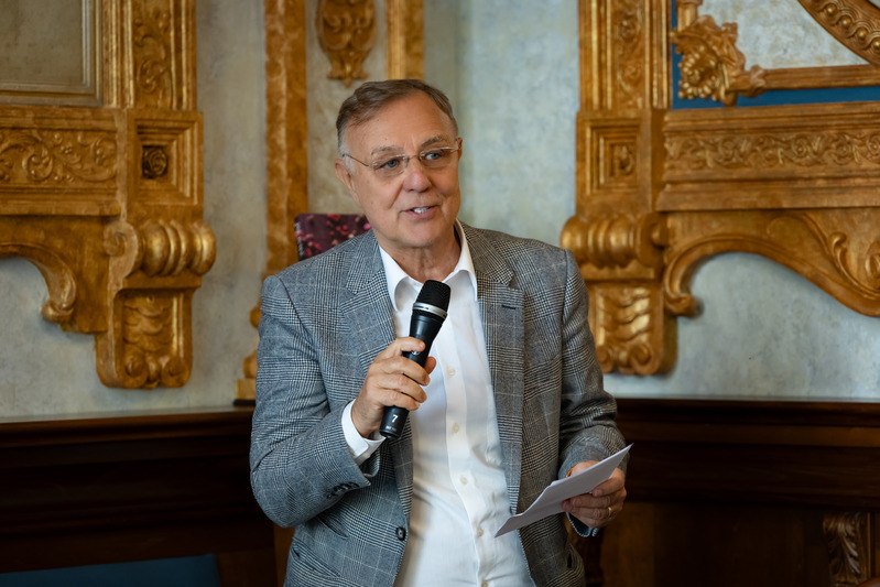 Cseke Péter igazgató